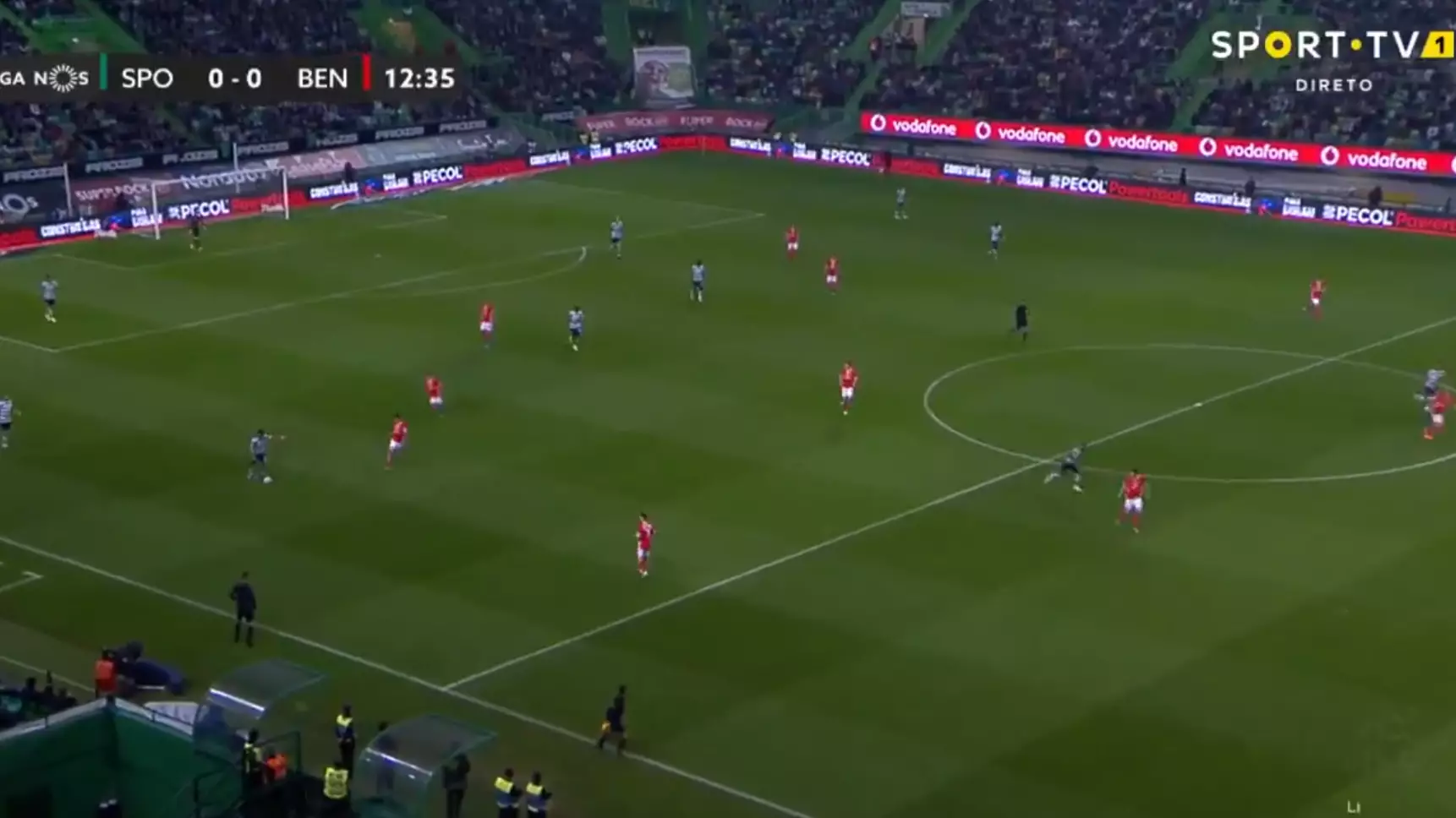 Bruno Fernandes Gets Manchester United Fans Excited With Ridiculous 60-Yard Pass
