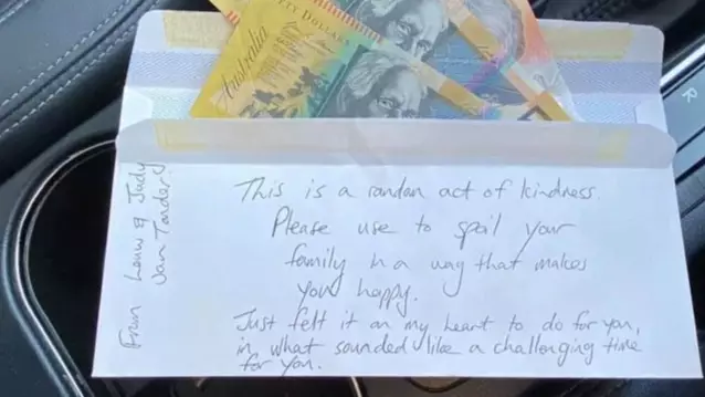 Single Mother Brought To Tears After She Finds Kind Note With Money 