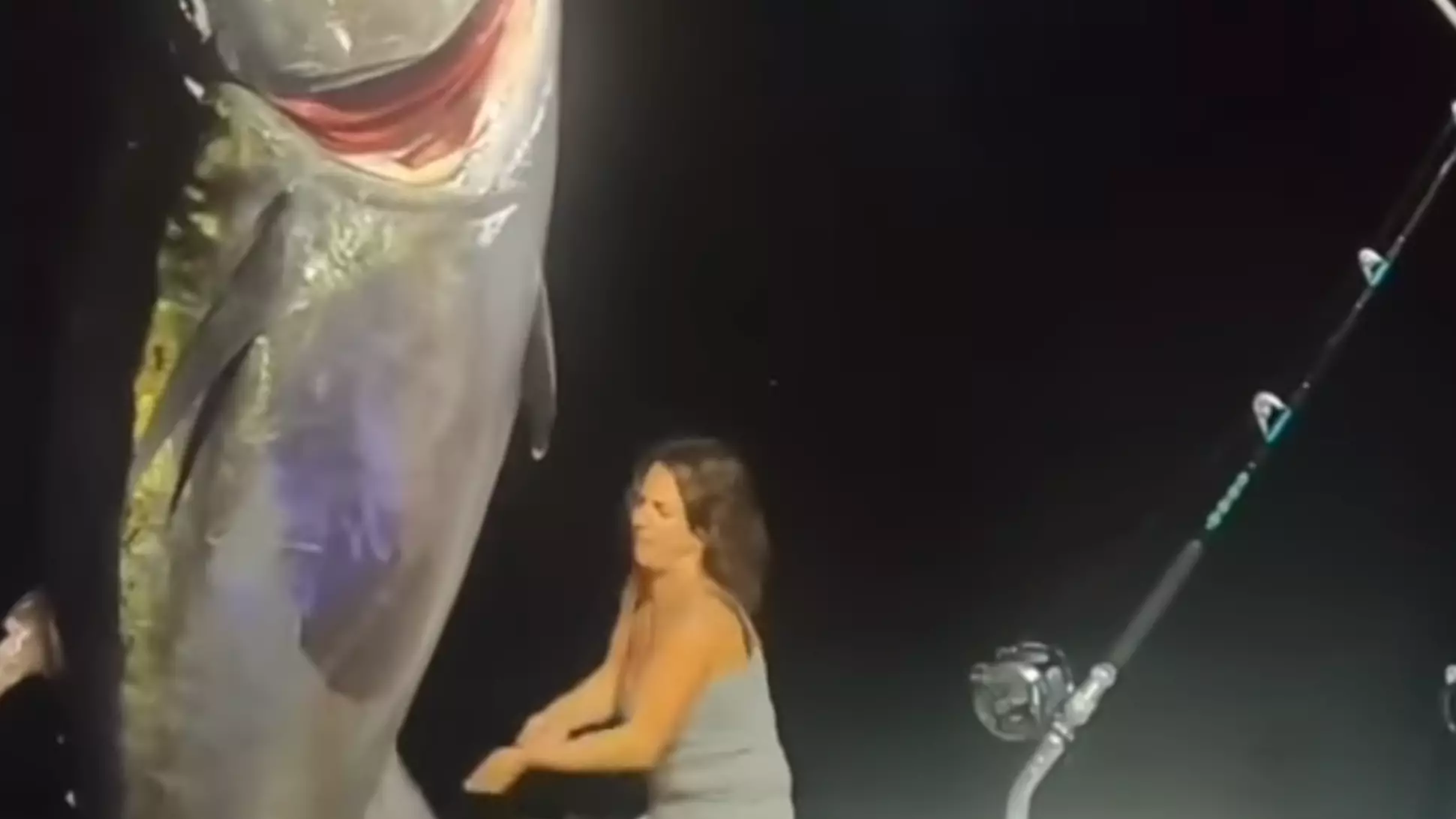 Watch This Woman Haul A 450 Kilogram Bluefin Tuna Onto Her Boat, Solo 
