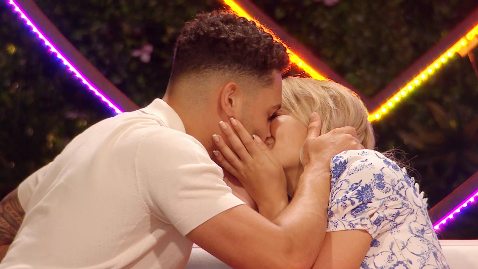 Molly and Callum shared a kiss last night (