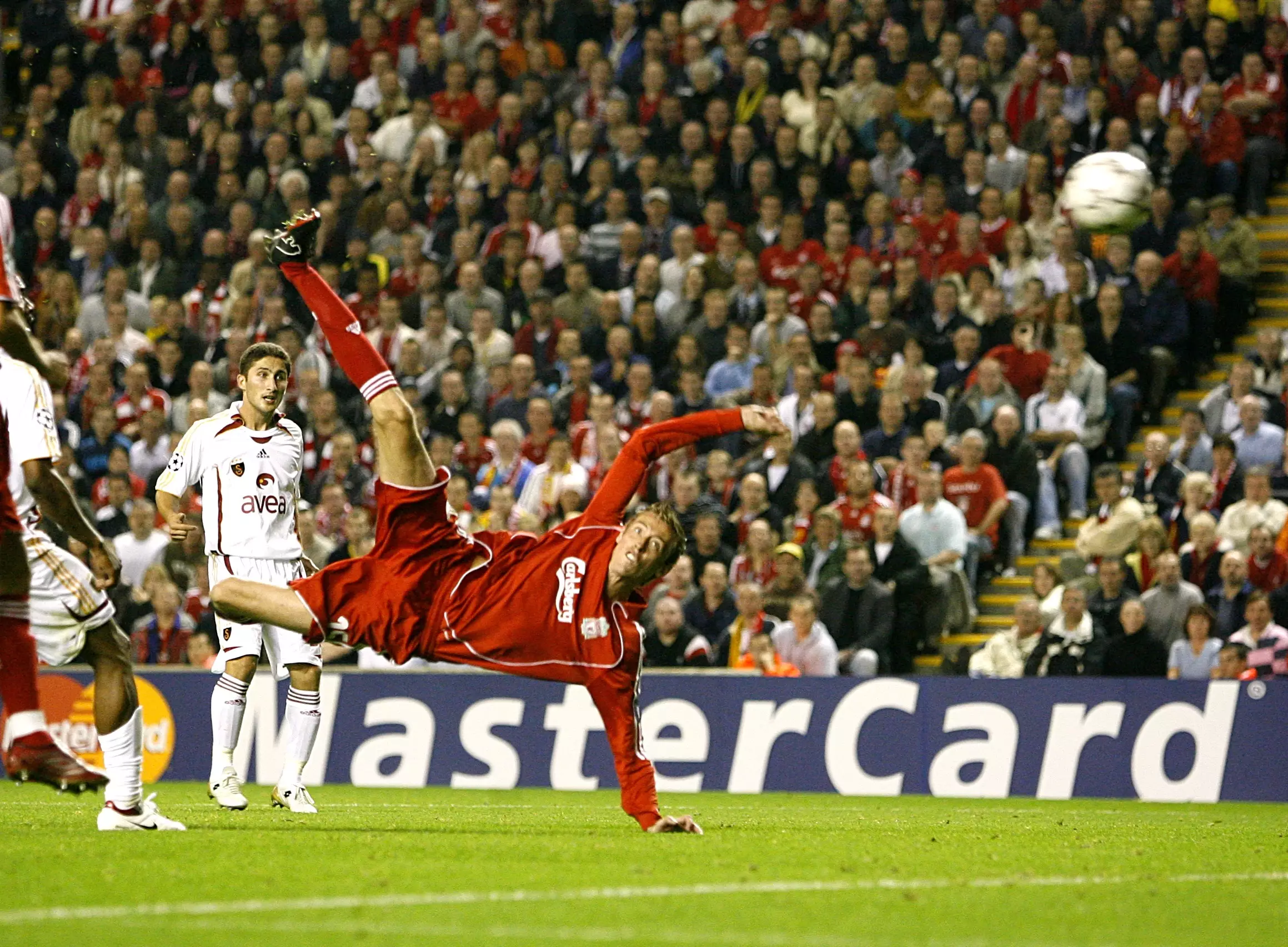 Peter Crouch scored a stunning overhead kick against Galatasaray in the Champions League