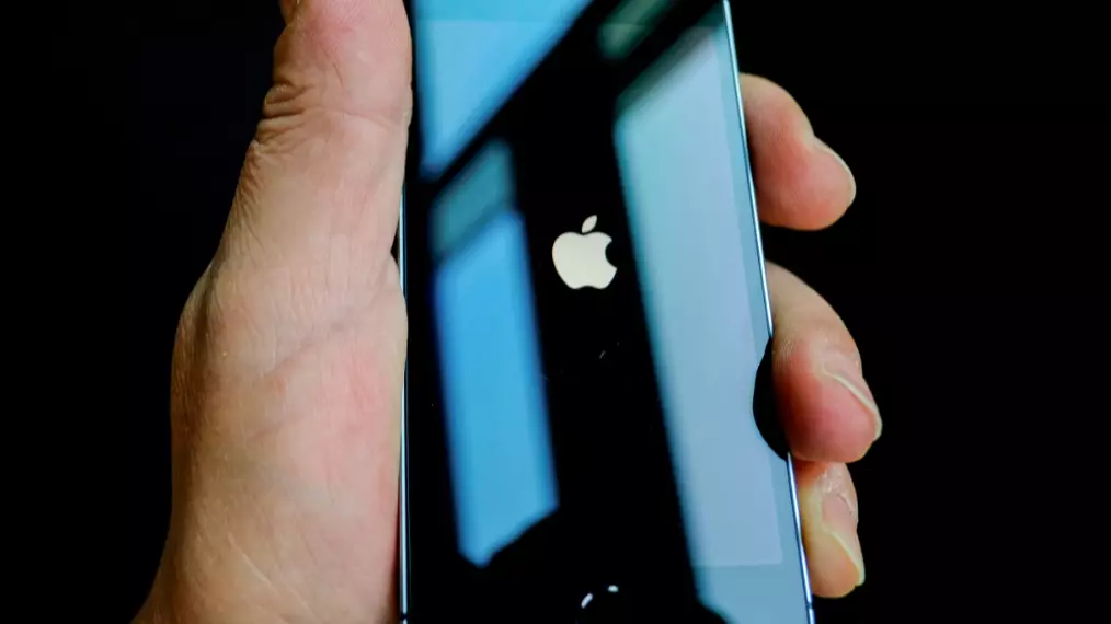 ​Apple Warns iPhone Users Not To Replace Screens With Third Party