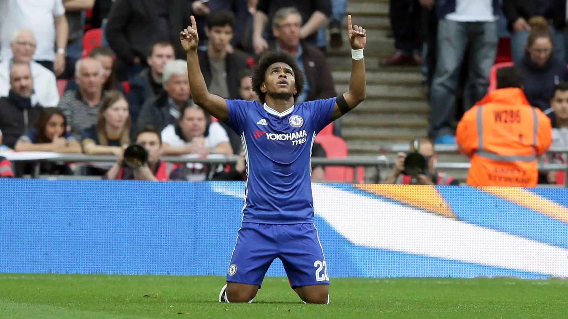 Chelsea Set To Replace Willian With Surprise Premier League Star
