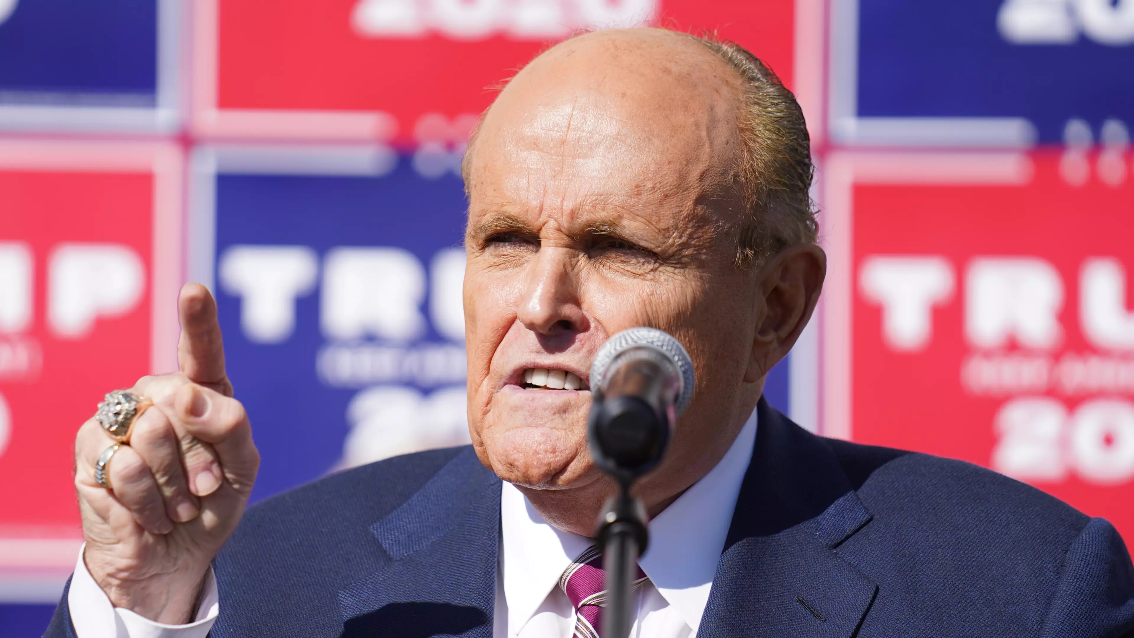 The Simpsons Writer Thinks Comparisons Between Rudy Giuliani And Lionel Hutz Are Unfair