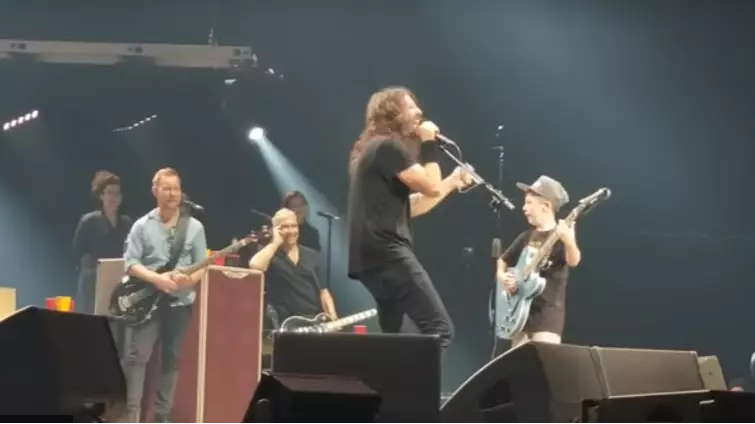 ​Foo Fighters Cover Metallica's 'Enter Sandman' With 10-Year-Old On Guitar