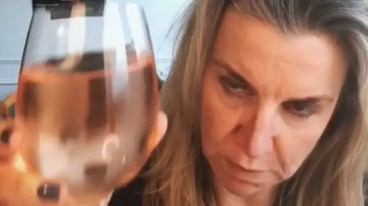 Woman Sums Up The Difference Between Drinking In The UK And US