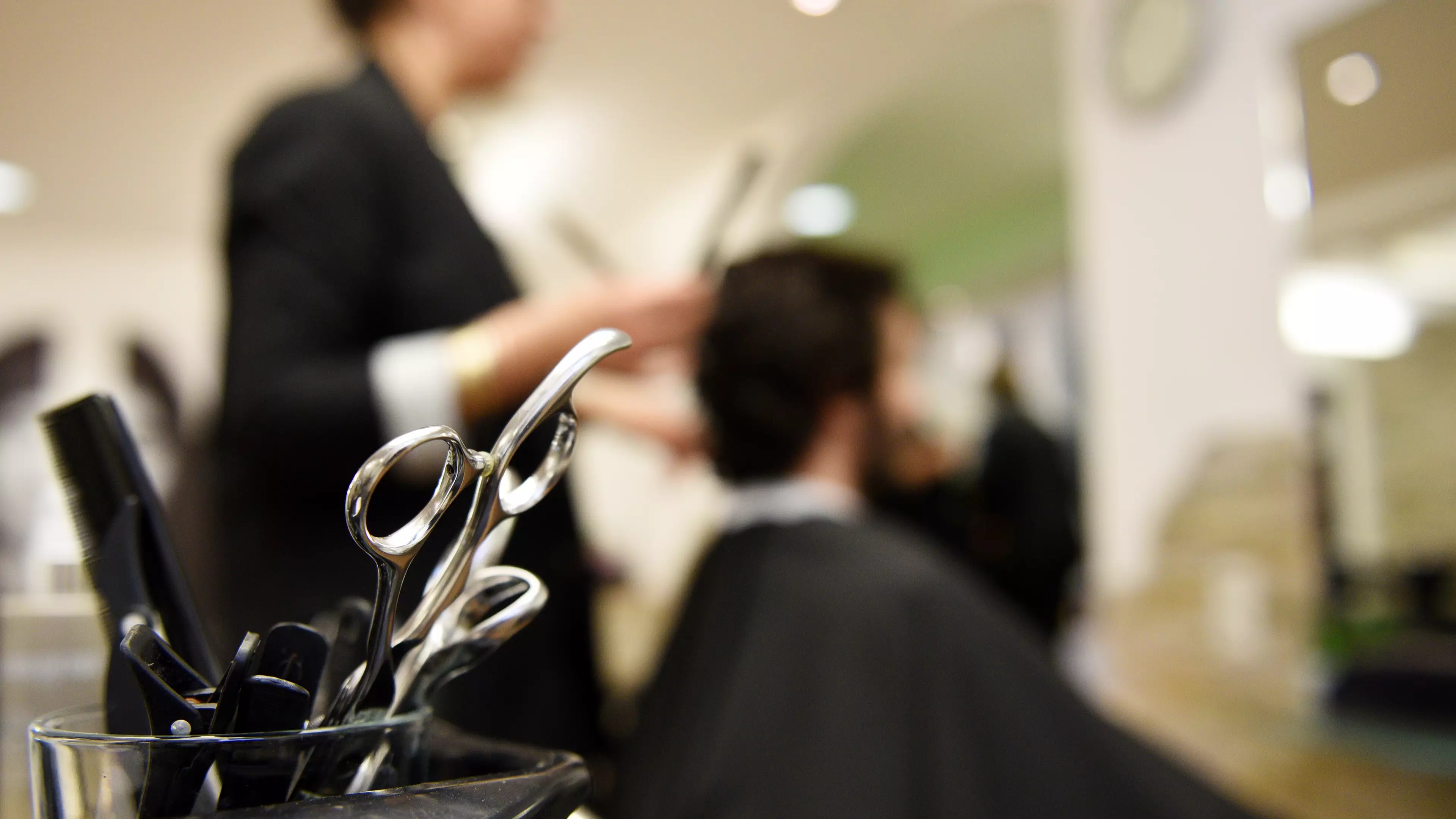 Hairdresser Explains How Someone Can Cut Your Hair Without Ruining Your Life