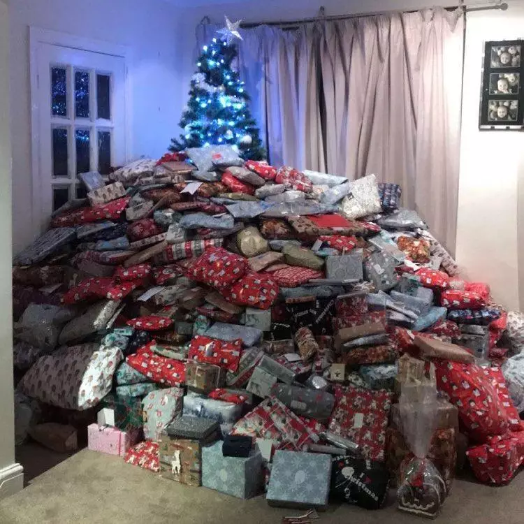 Emma Tapping has shared a picture of her Christmas tree this year... or at least the top of it.