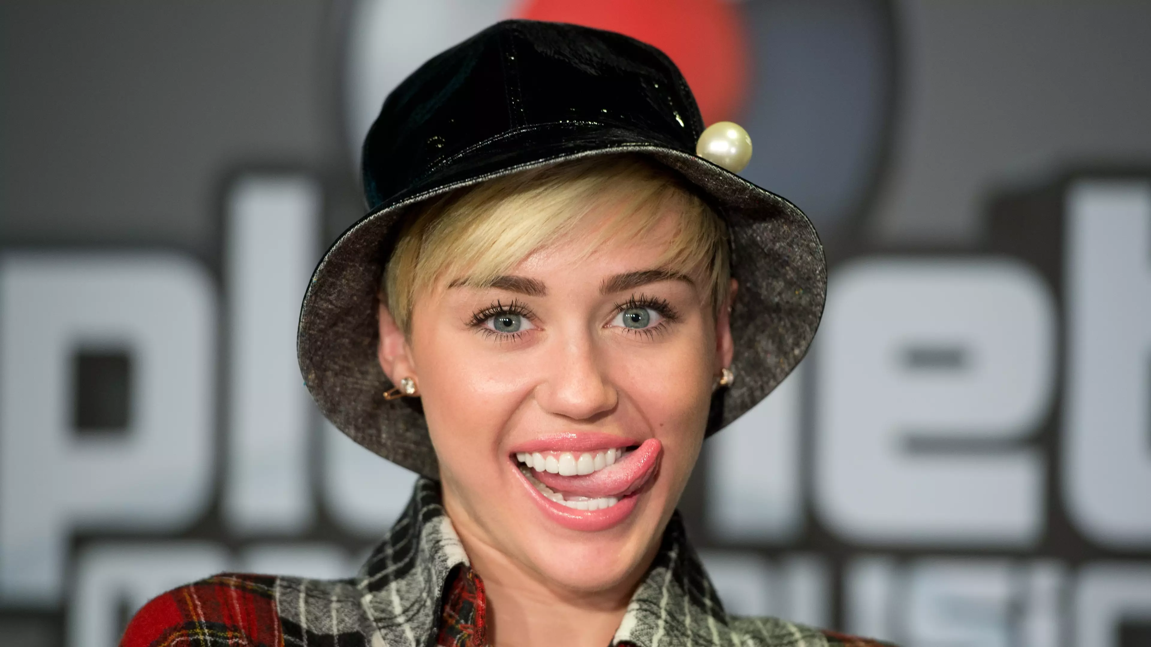 Miley Cyrus 'Takes Back' Apology For Posing 'Nude' 10 Years Ago 