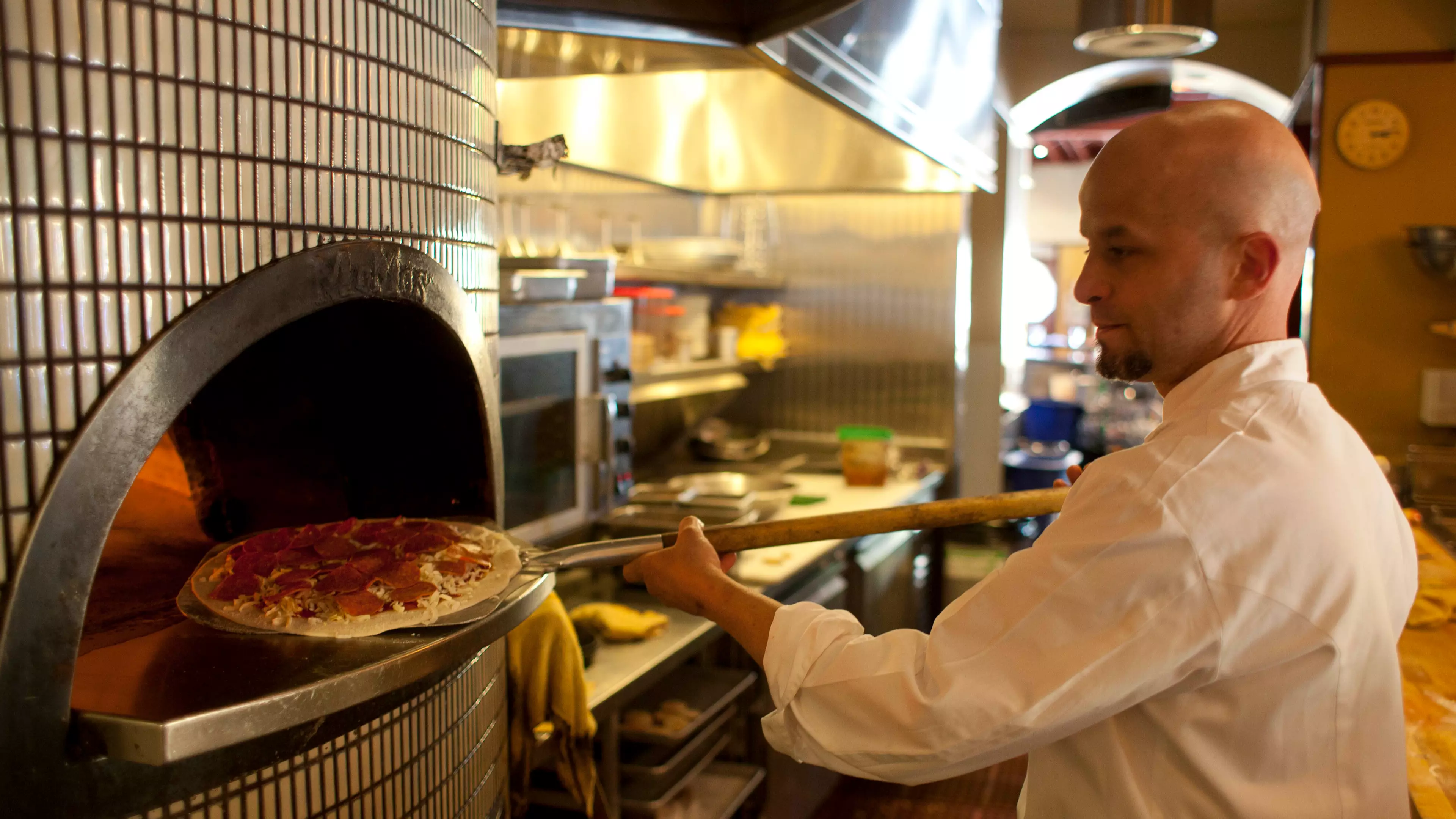 Woman Places Order For Pineapple Pizza, Chef Understandably Has Other Ideas