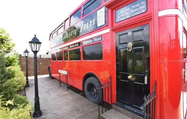 £100k Renovation To Turn Bus Into Ultimate B&B Pad Is Pure Pimp My Ride