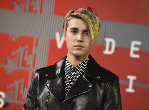 Justin Bieber Gets Into Fight With Bigger Dude