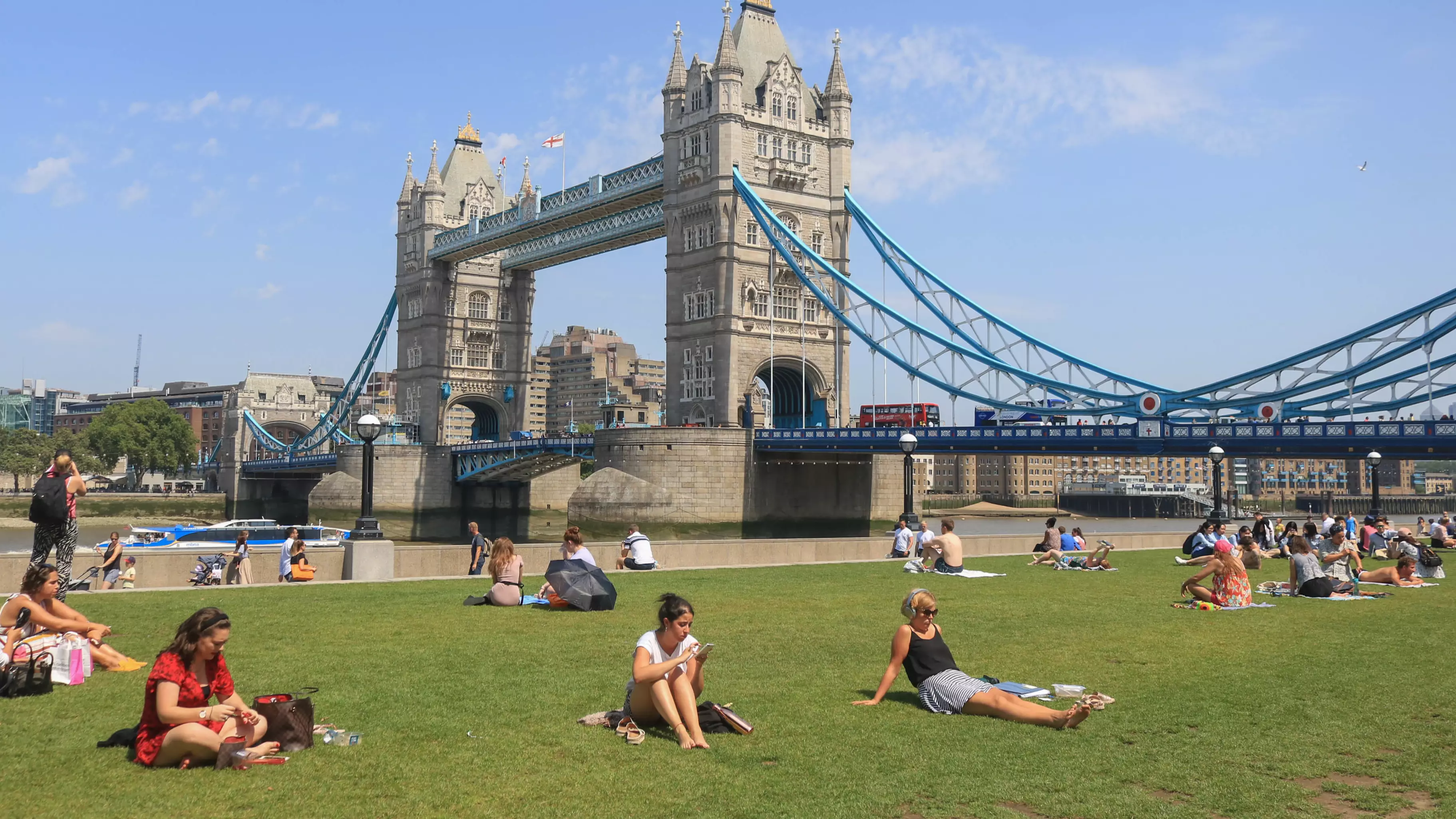 Warm Weather To Hit The UK Next Week, Experts Predict 