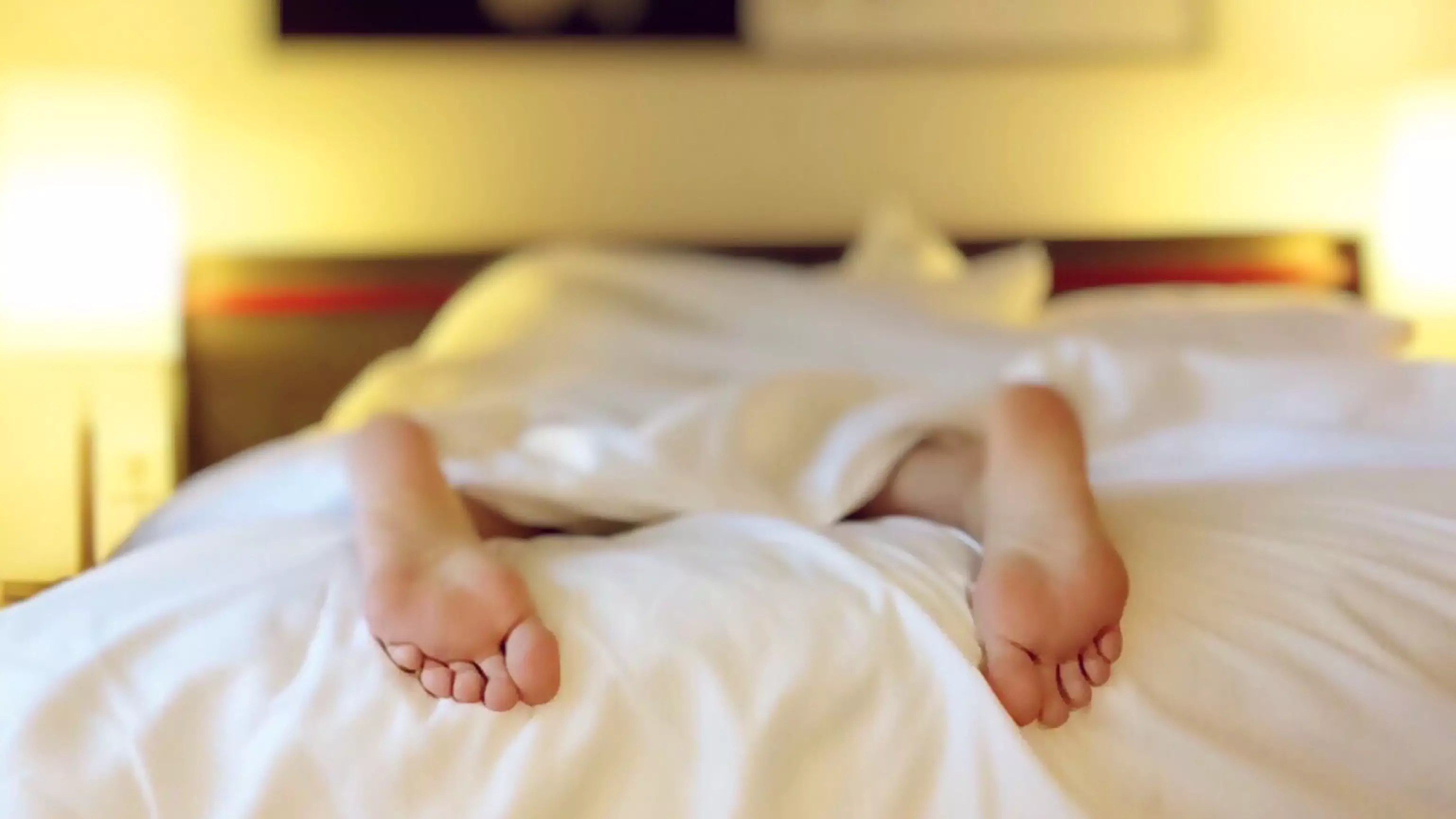 Doctor Divides Opinion After Claiming We Should Never Sleep Naked 