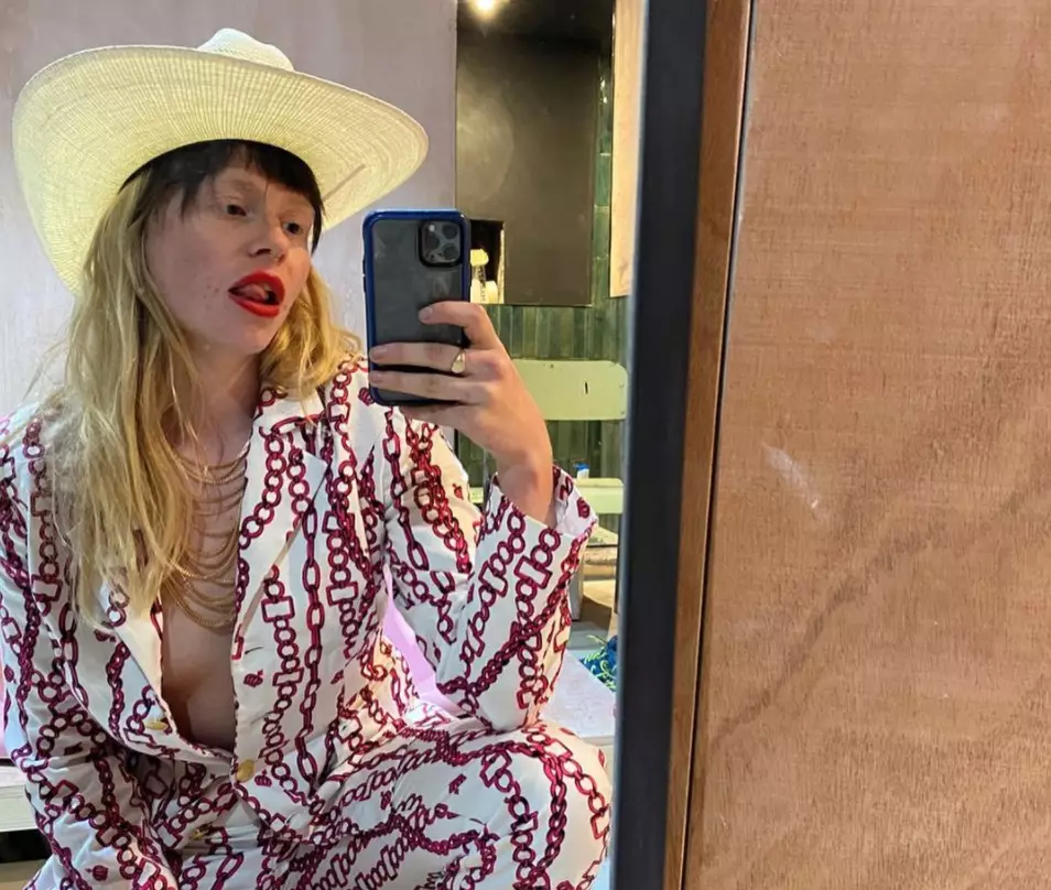 Amy Winship is a 25-year-old scenic artist prop maker from London who decided to try shibari BDSM during Lockdown (