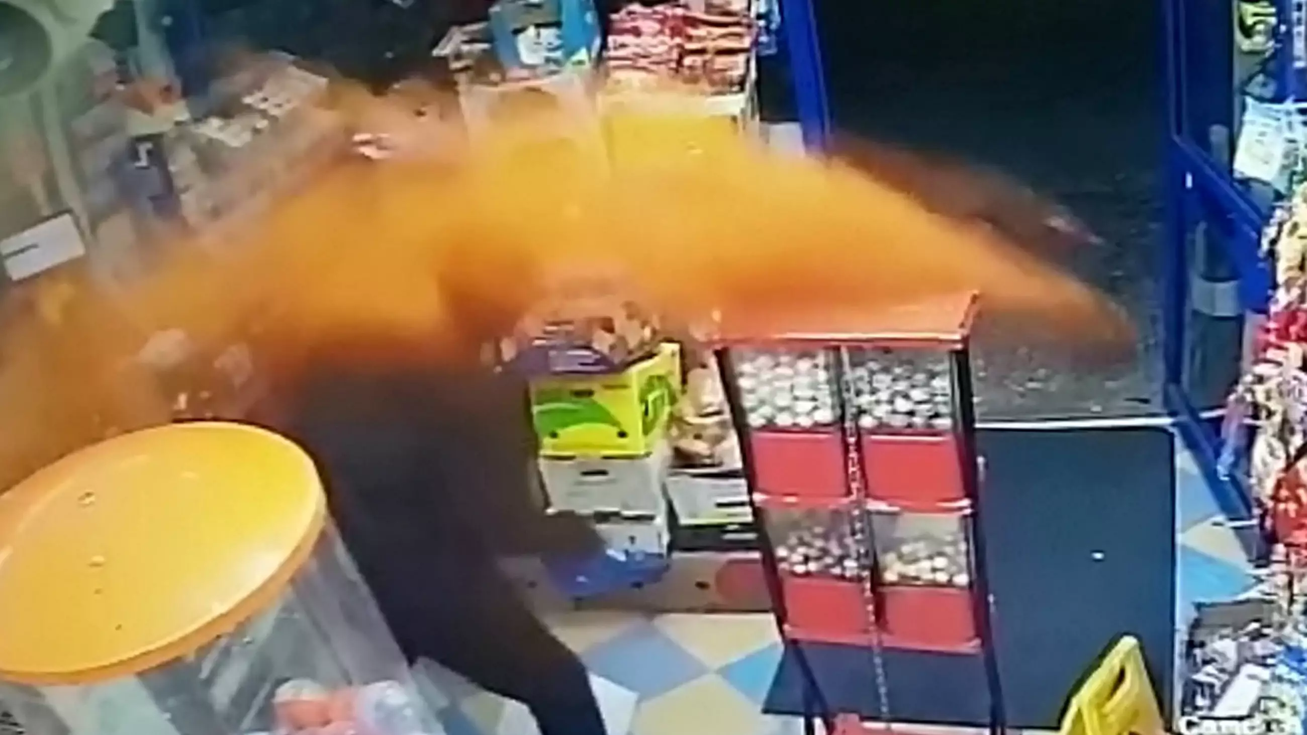 Hero Shopkeeper Sends Knife-Wielding Robber Fleeing After Throwing Chilli Powder In His Face