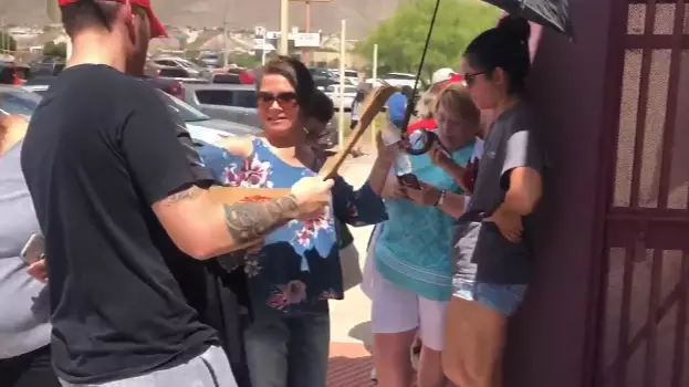 Man Arrives With Pizza For People Queuing To Donate Blood After El Paso Shooting 