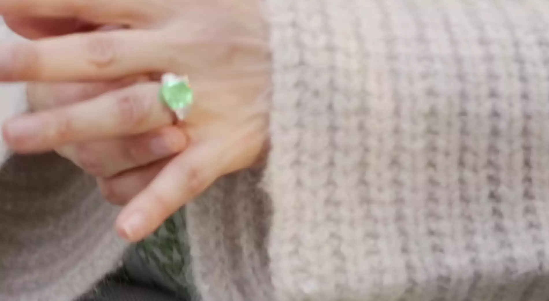 J.Lo's new engagement ring is green. (