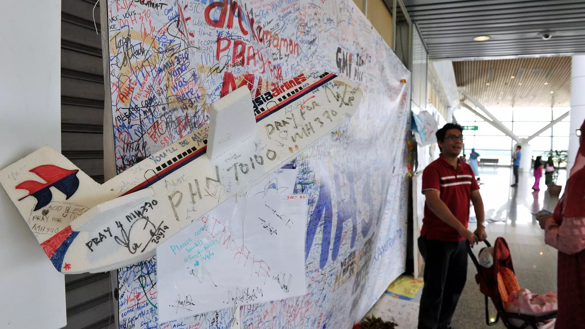 Pilot Claims Australian Transport Safety Bureau 'Complicit In Crime' Over MH370 Case 