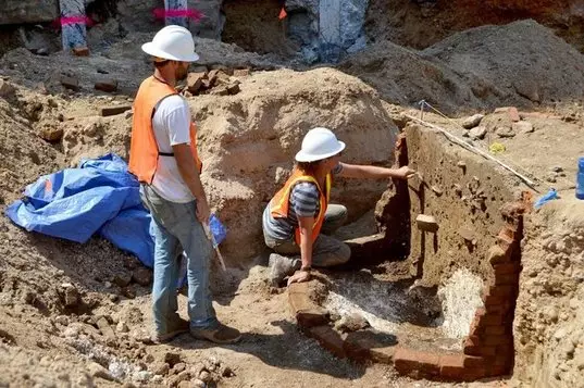 Archaeologists Unearth 87,000 Rare Artefacts From A 250-Year-Old Toilet