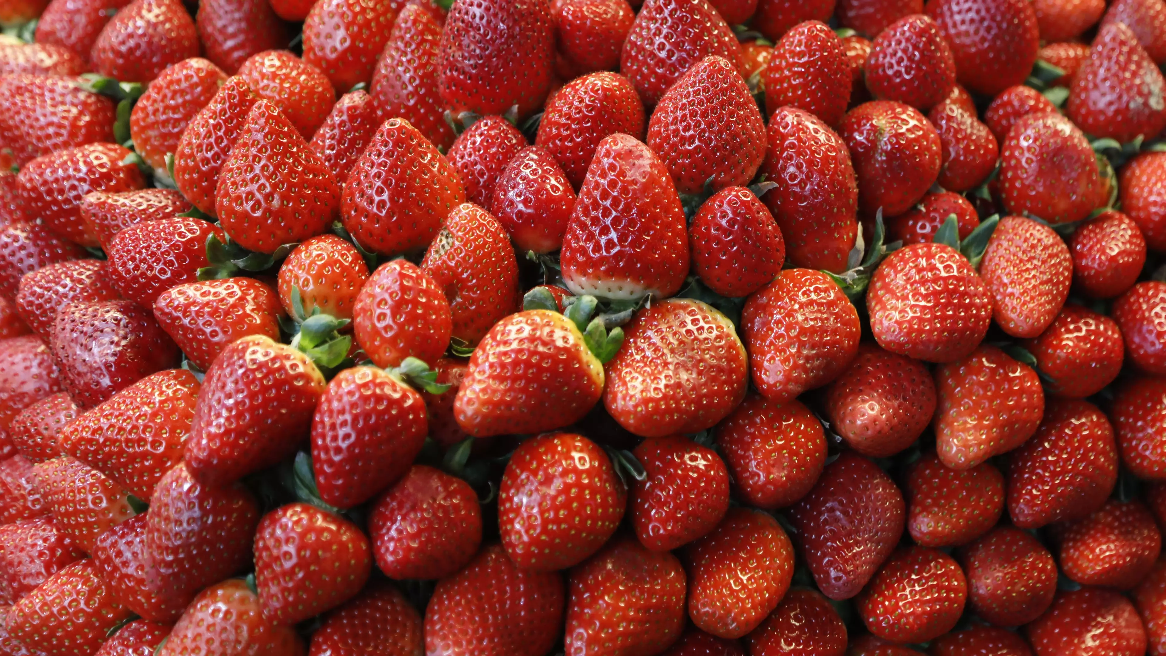 Rare Condition Causes Woman's Gums To Look Like Strawberries 