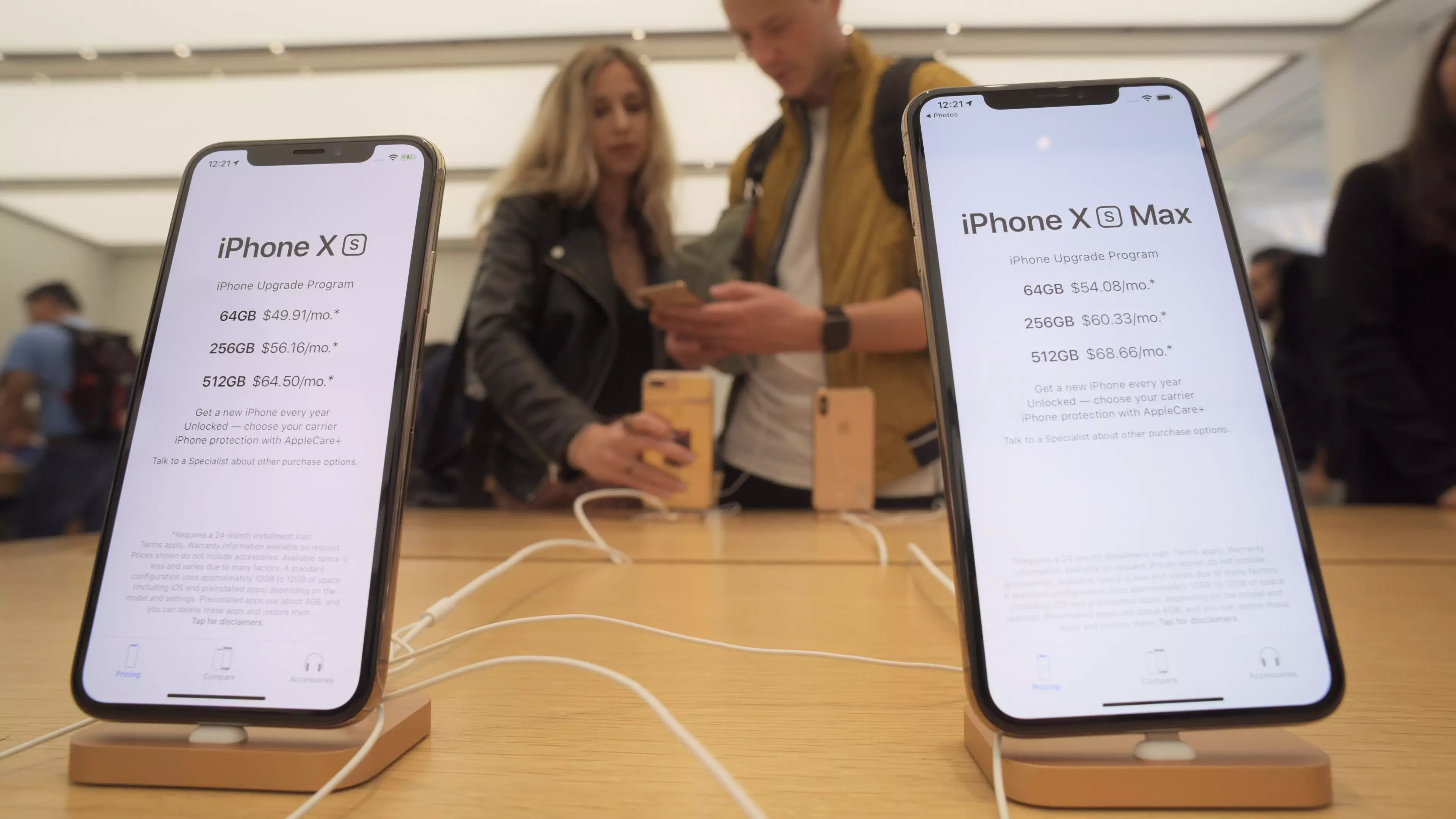 iPhone XS Users Claim That Their Phone Won't Charge With The Screen Off
