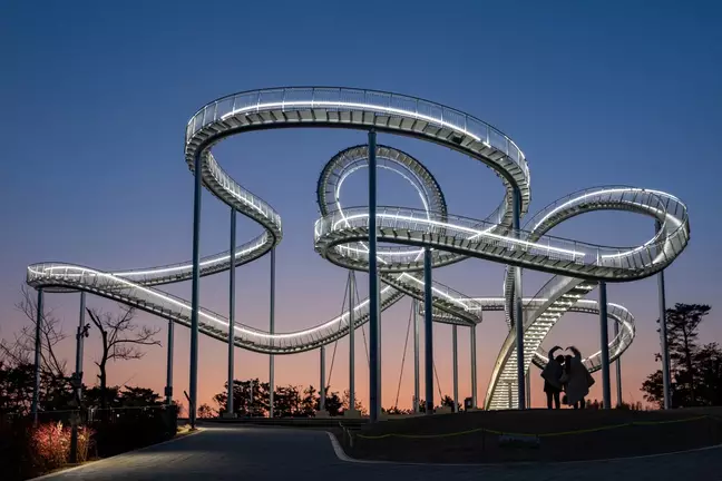 Hwanho Park Space Walk: Naik Roller Coaster Jalan Kaki resize (648×432)