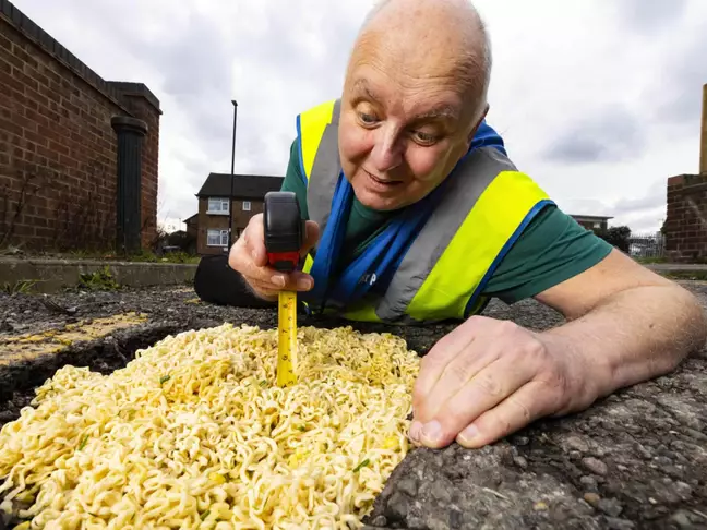 https://www.ladbible.com/news/man-so-fed-up-with-potholes-has-started-filling-them-with-pot-noodles-514089-20230330
