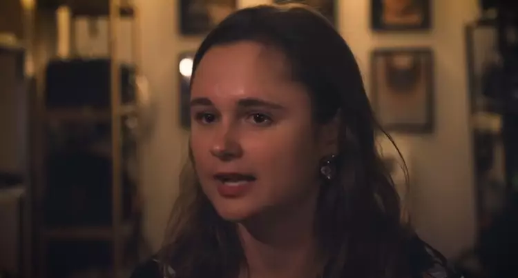 Woman reveals moment she ‘feared for her life’ when she almost died after kissing man on night out - Health Phoebe Campbell-Harris experiencing an allergic reaction